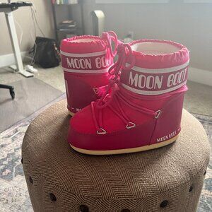 EUC Girls Size 2.5/3 Moon Boots